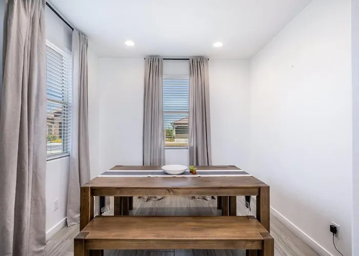 Vakantiehuis Enjoyable 3 Bedroom House With Heated Pool Option And Same As Hot Tub