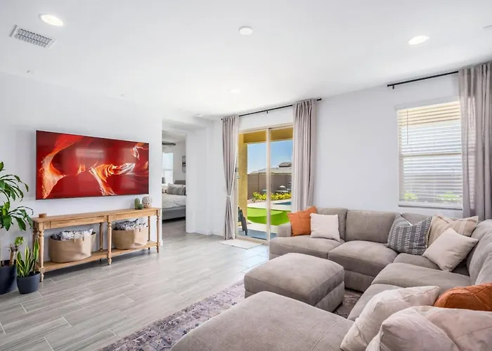 Vakantiehuis Enjoyable 3 Bedroom House With Heated Pool Option And Same As Hot Tub