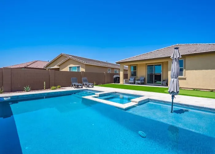 Vakantiehuis Enjoyable 3 Bedroom House With Heated Pool Option And Same As Hot Tub *